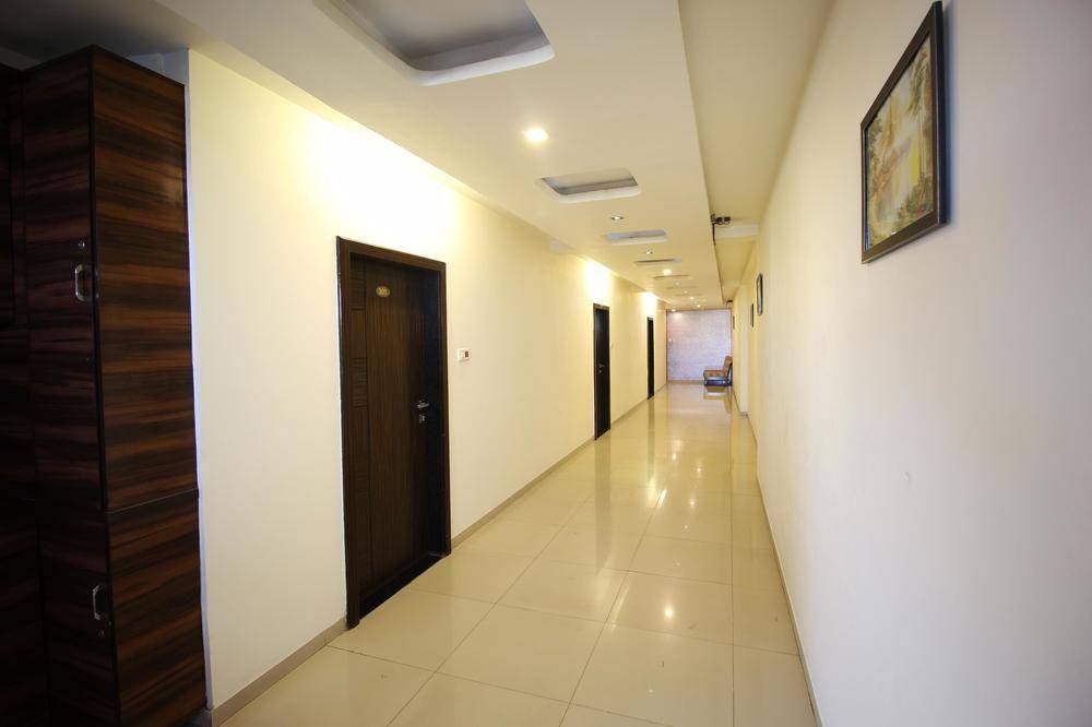Oyo Premium Law Garden C G Road Hotel Ahmedabad Buitenkant foto