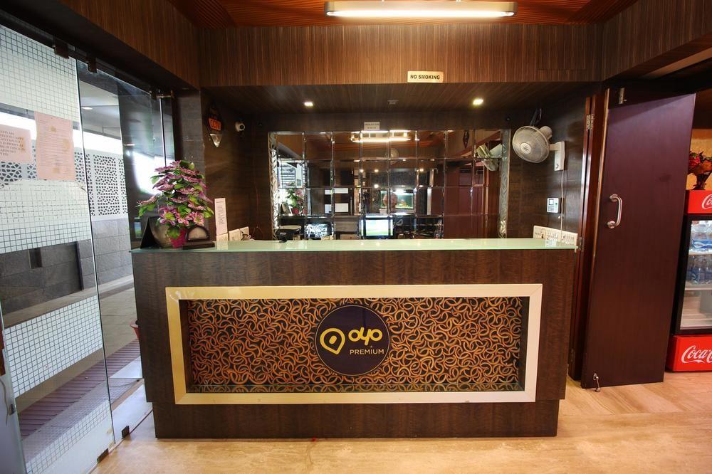 Oyo Premium Law Garden C G Road Hotel Ahmedabad Buitenkant foto