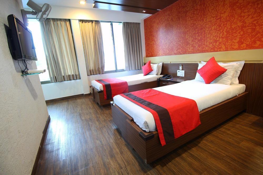 Oyo Premium Law Garden C G Road Hotel Ahmedabad Buitenkant foto